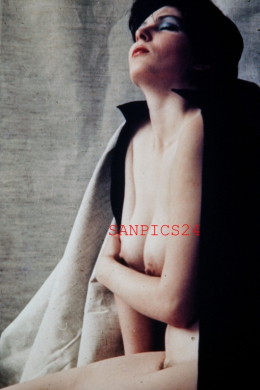 PHOTO - EROTIC - PORTRAIT OF BEAUTIFUL NAKED MODEL #36