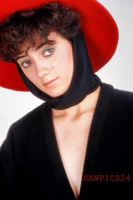 PHOTO - EROTIC - 1/2 - PHOTOSHOOTING - PRETTY WOMAN WITH HAT #68