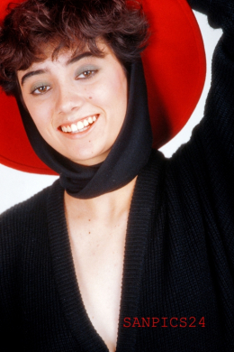 PHOTO - EROTIC - 2/2 - PHOTOSHOOTING - PRETTY WOMAN WITH HAT #68