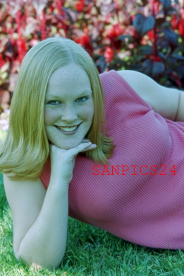 PHOTO - EROTIC - BEAUTIFUL MODEL IN POSE #69