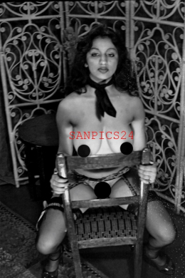 PHOTO - 1/22 NAKED BLACK MAGIC WOMAN IN POSE/ PEOPLE OF COLOR #1