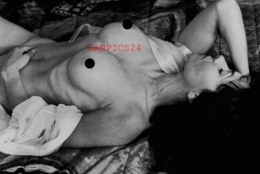 PHOTO - EROTIC - PRETTY NAKED WOMAN IN POSE #137