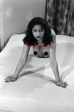PHOTO - 22/22 NAKED BLACK MAGIC WOMAN IN POSE/ PEOPLE OF COLOR #1