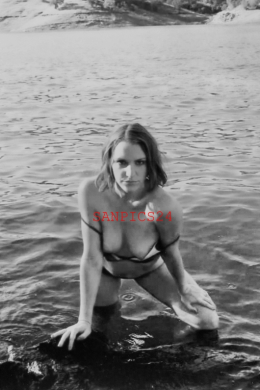 PHOTO - EROTIC - 2/6 - BEAUTIFUL NAKED WOMAN IN THE NATURE #169