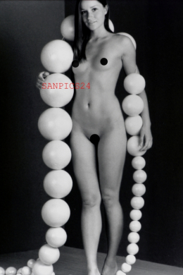 PHOTO - EROTIC - 3/4 - PRETTY NAKED WOMAN IN LINGERIE #243