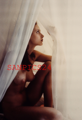 PHOTO - 12/15 PORTRAIT OF NAKED MODEL #7