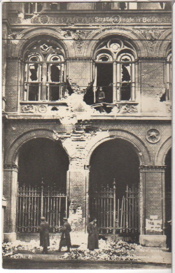 ALTE ECHTFOTOKARTE/ ANSICHTSKARTE - 2/9 - BERLIN - MÄRZKÄMPFE 1919 - STRAßENKÄMPFE IN BERLIN