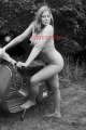 PHOTO - EROTIK - 6/6 NAKED BLONDE WOMAN ON VESPA V50 R SCOOTER; #29