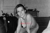PHOTO - EROTIC - 2/2 - BEAUTIFUL NAKED HOUSEWIFE IN POSE #182