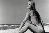 PHOTO - EROTIC - BEAUTIFUL NAKED WOMAN ON THE BEACH #259