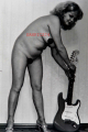 PHOTO - EROTIC - BEAUTIFUL NAKED OLDER WOMAN WITH GUITAR #379