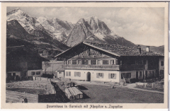 ALTE ANSICHTSKARTE/ POSTKARTE - GARMISCH - BAUERNHAUS IN GARMISCH MIT ALPSPITZE UND ZUGSPITZE