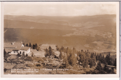 ALTE ANSICHTSKARTE/ ECHTFOTOKARTE - NEUES UND ALTES SCHUTZHAUS AM ARBERGIPFEL - BLICK INS EISENSTEINER TAL