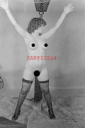 PHOTO - EROTIC - 1/6 - PORTRAIT OF BEAUTIFUL NAKED MODEL #33