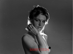 PHOTO - EROTIC - PORTRAIT OF BEAUTIFUL NAKED MODEL #42