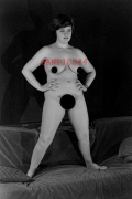 PHOTO - EROTIC - 3/4 - PORTRAIT OF BEAUTIFUL NAKED MODEL #99