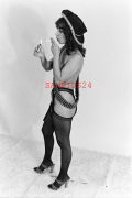PHOTO - EROTIC - 4/6 - NAKED SMOKING REVOLVER WOMAN IN POSE #102