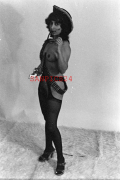 PHOTO - EROTIC - 5/6 - NAKED SMOKING REVOLVER WOMAN IN POSE #102