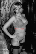 PHOTO - EROTIC - 2/2 - BEAUTIFUL NAKED OLD HOUSEWIFE IN LINGERIE #118
