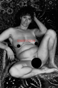 PHOTO - EROTIC - 3/4 - BEAUTIFUL NAKED OLD HOUSEWIFE IN POSE #120