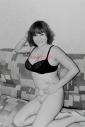 PHOTO - EROTIC - BEAUTIFUL NAKED HOUSEWIFE IN POSE #145