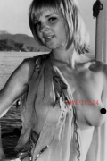 PHOTO - EROTIC - 2/2 - BEAUTIFUL NAKED HOUSEWIFE IN THE NATURE #164