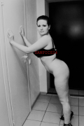 PHOTO - EROTIC - 11/12 - BEAUTIFUL BBW HOUSEWIFE IN POSE #237