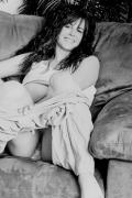 PHOTO - EROTIC - 9/10 - BEAUTIFUL NAKED HOUSEWIFE IN POSE #270