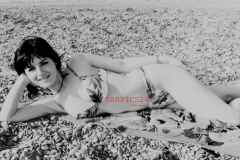 PHOTO - EROTIC - 1/6 - BEAUTIFUL NAKED WOMAN ON THE BEACH #314