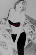 PHOTO - EROTIC - 1/5 - BEAUTIFUL YOUNG NAKED HOUSEWIFE IN POSE #321