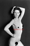 PHOTO - EROTIC - PORTRAIT OF BEAUTIFUL NAKED MODEL #17
